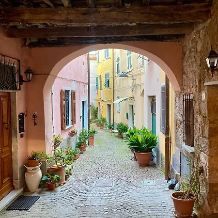 Castelnuovo Apartment *